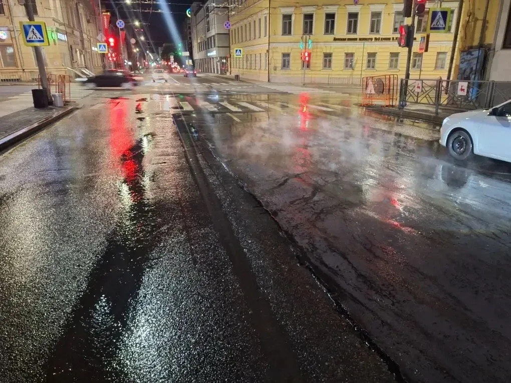 Работы по асфальтировке завершены, движение в районе перекрестка Варварская-Пискунова открыто.