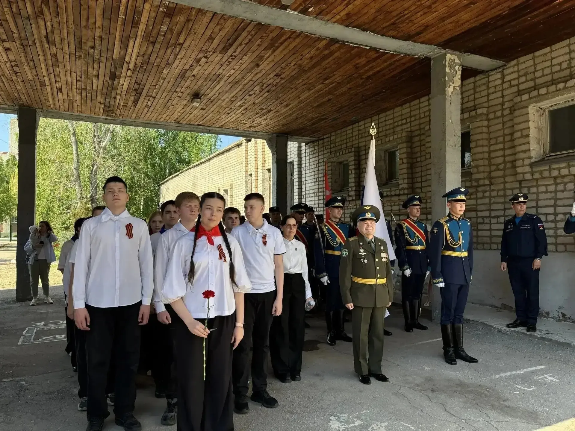 В ГБОУ лицей г. Сызрани состоялось торжественное мероприятие по открытию мемориальной доски Герою Ро