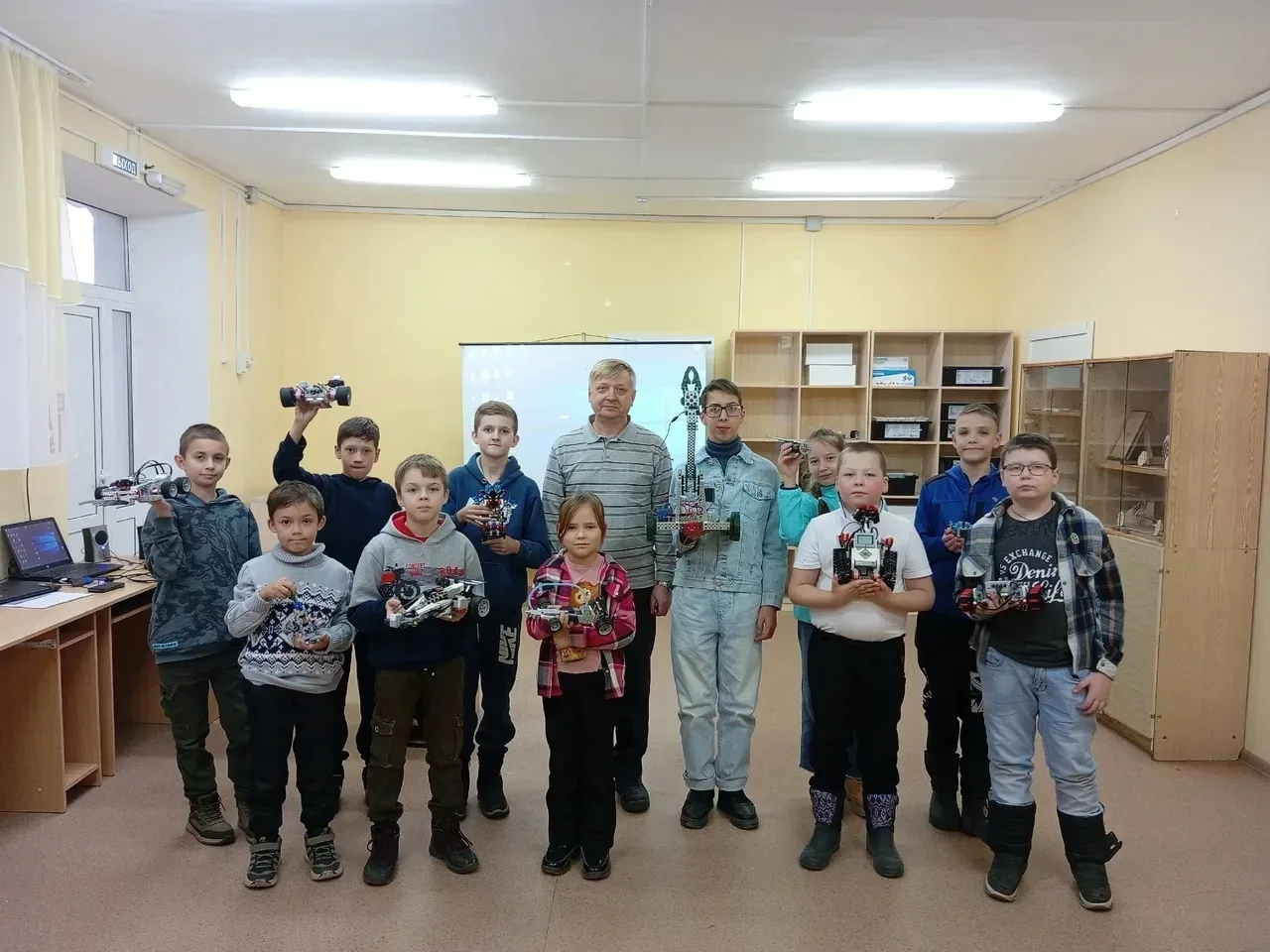 Педагоги дополнительного образования играют ключевую роль в формировании творческой и интеллектуальн