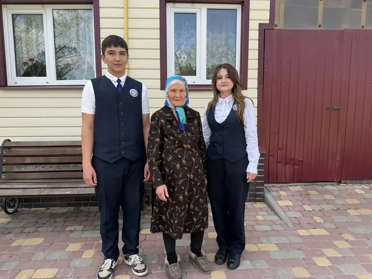 🎖 Волонтёры Победы поздравили ветеранов  В преддверии Дня Победы обучающиеся нашей школы — участники