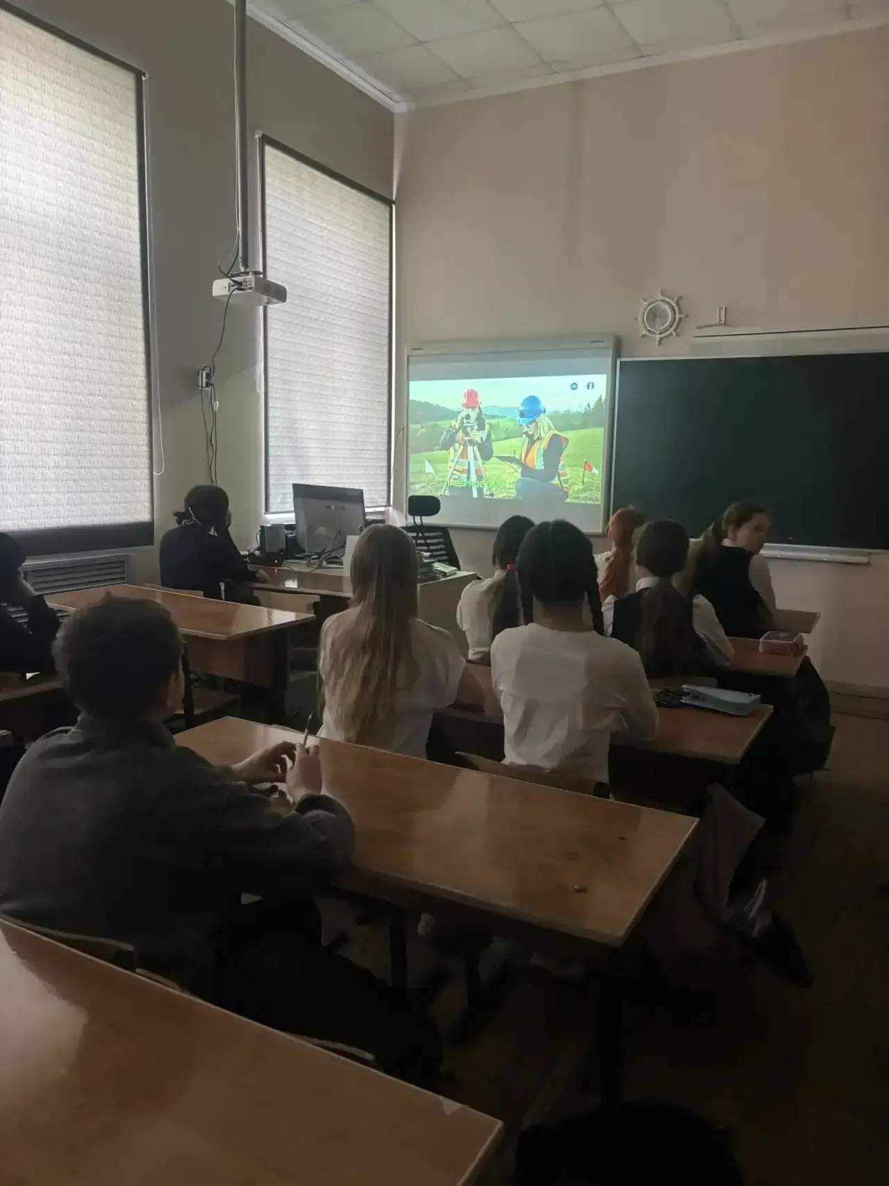 📍 «Россия — мои горизонты»  Вчера в нашей школе, как и каждый четверг, прошли занятия в рамках проек