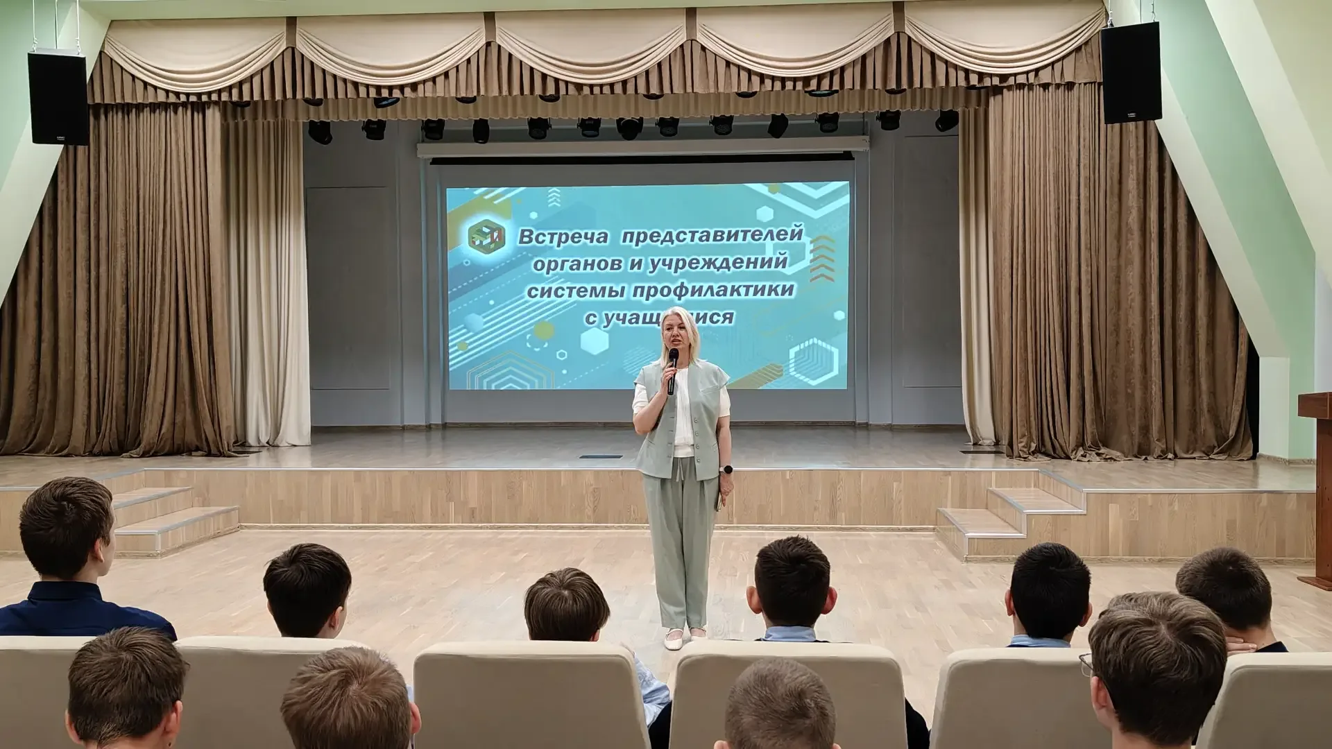 В МАОУ СОШ №5 «Центр ИнТех» состоялась встреча учащихся 5–9 классов с представителями органов и учре