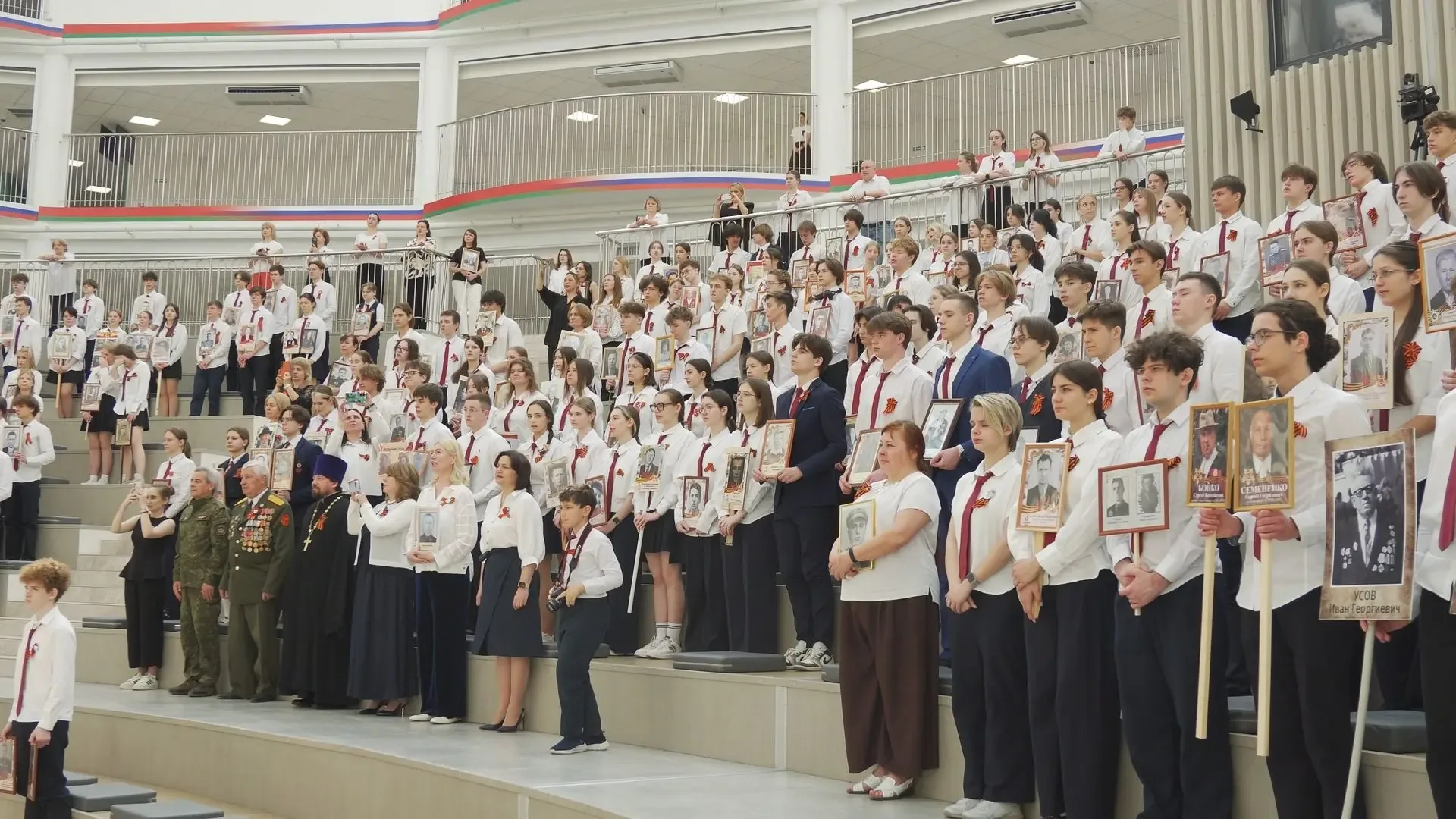 Торжественный праздник ко Дню Великой Победы в кадрах. Полное видео мероприятия смотрите по ссылке в