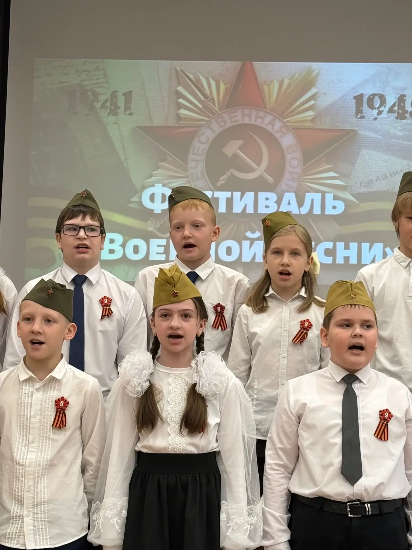 🎖️Фестиваль военной песни  🎤В среду в нашей школе № 26 стартовал традиционный фестиваль военной песн