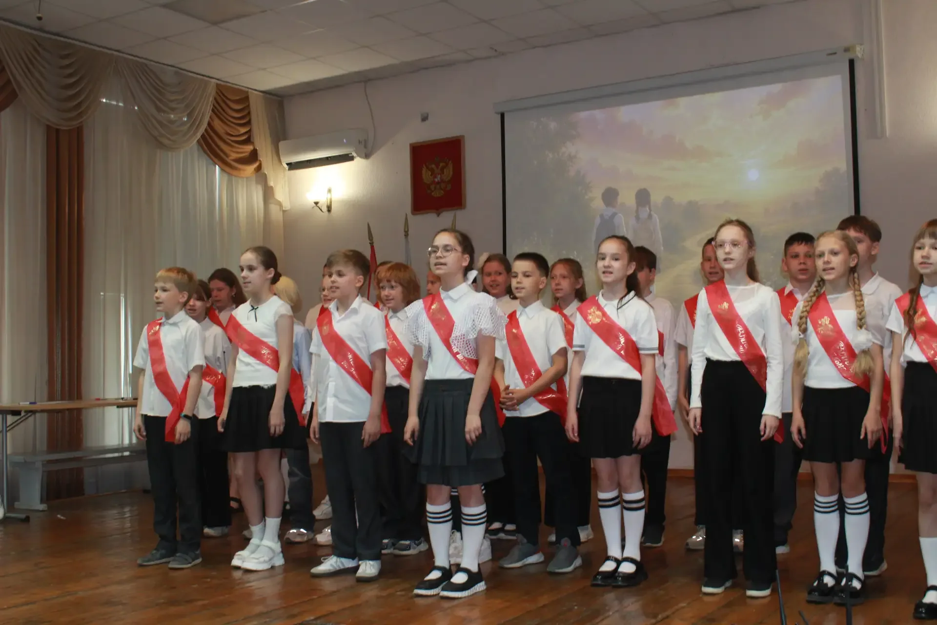 В МБОУ «Школа № 121» г.о. Самара прошла торжественная линейка, посвящённая окончанию начальной школы