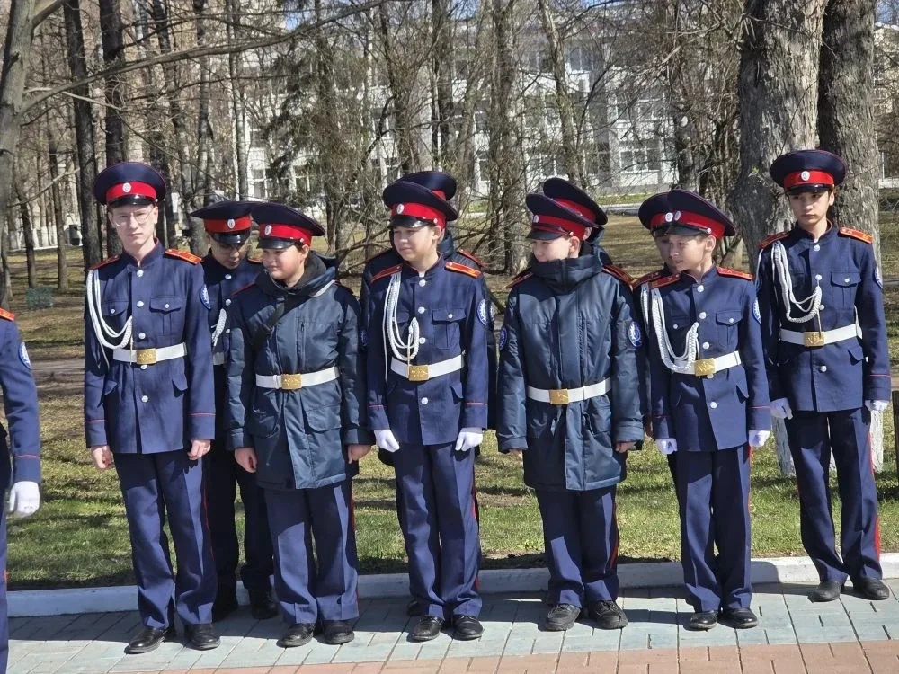 🇷🇺 Сегодня, 1 мая, кадеты-казачата на посту №1!  Сегодня, 1 мая, наши кадеты-казачата с честью и дос