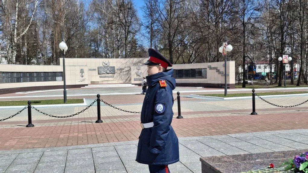 🇷🇺 Сегодня, 1 мая, кадеты-казачата на посту №1!  Сегодня, 1 мая, наши кадеты-казачата с честью и дос