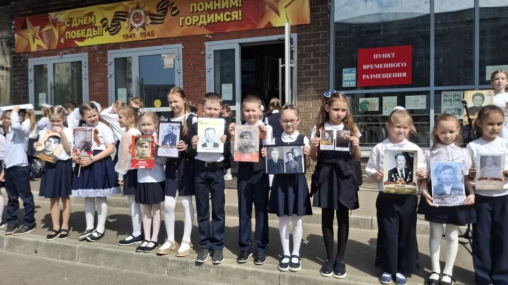 Сегодня в 32-й школе Йошкар-Олы провели акцию «Бессмертный полк». Это значимое событие, которое объе