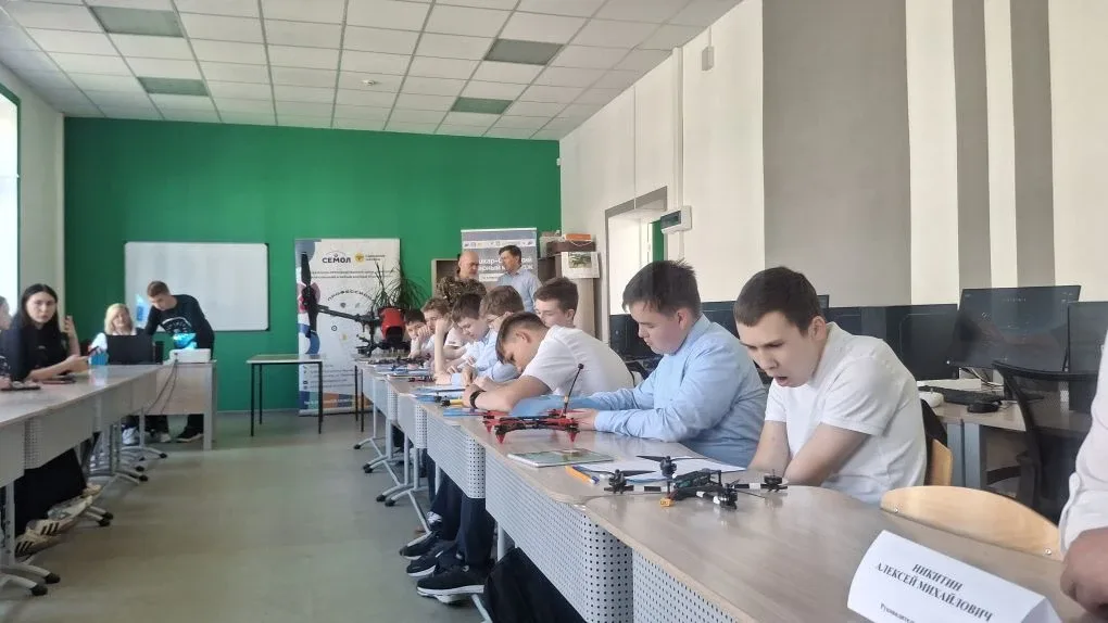 Сегодня ученики 7- 8 классов стали участниками захватывающего мастер-класса "Соколы России"  с элеме