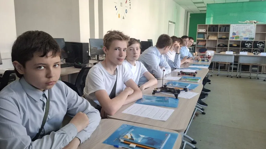 Сегодня ученики 7- 8 классов стали участниками захватывающего мастер-класса "Соколы России"  с элеме