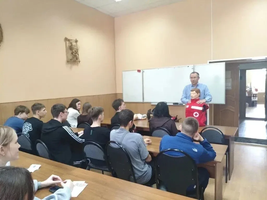 Сегодня учащиеся 9-х классов нашей школы отправились на экскурсию в рамках курса «Россия — мои гориз