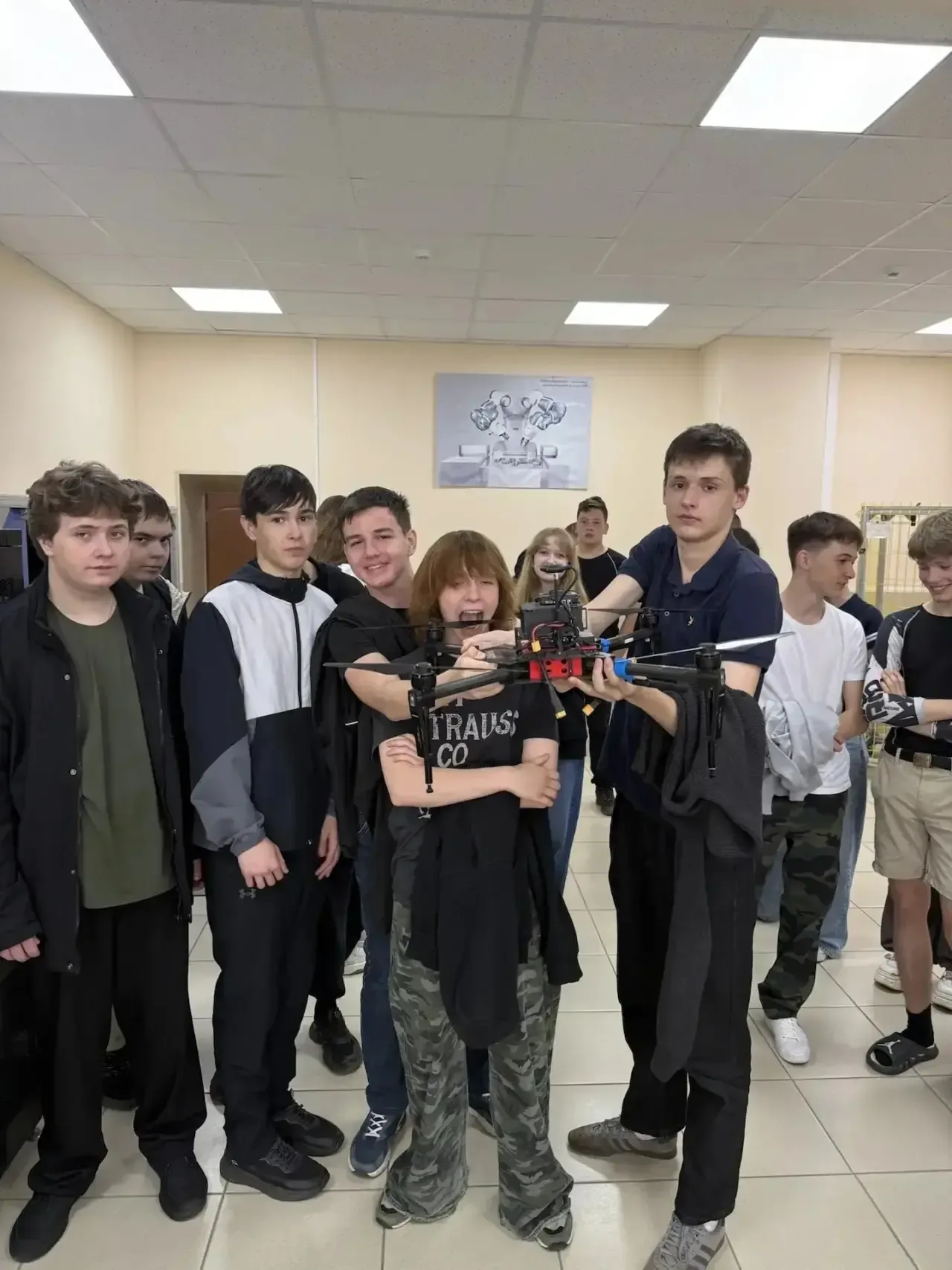 Сегодня учащиеся 9-х классов нашей школы отправились на экскурсию в рамках курса «Россия — мои гориз