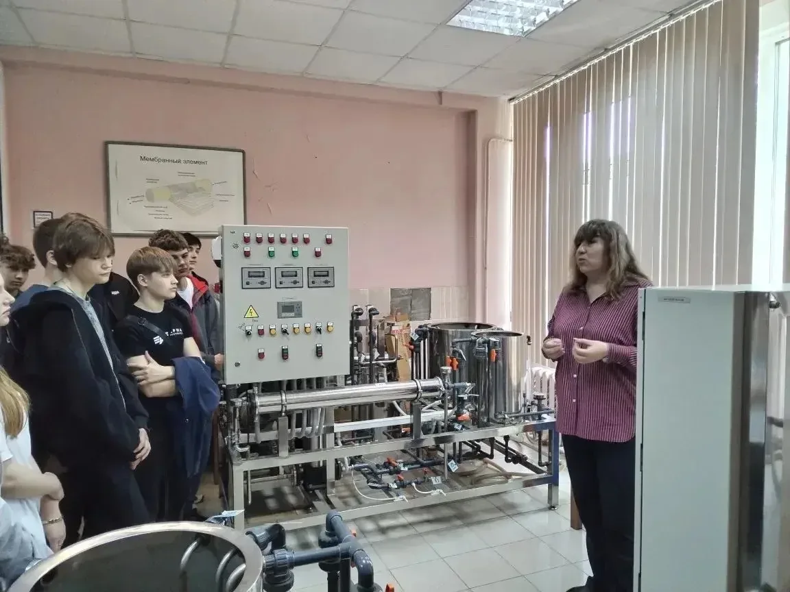 Сегодня учащиеся 9-х классов нашей школы отправились на экскурсию в рамках курса «Россия — мои гориз