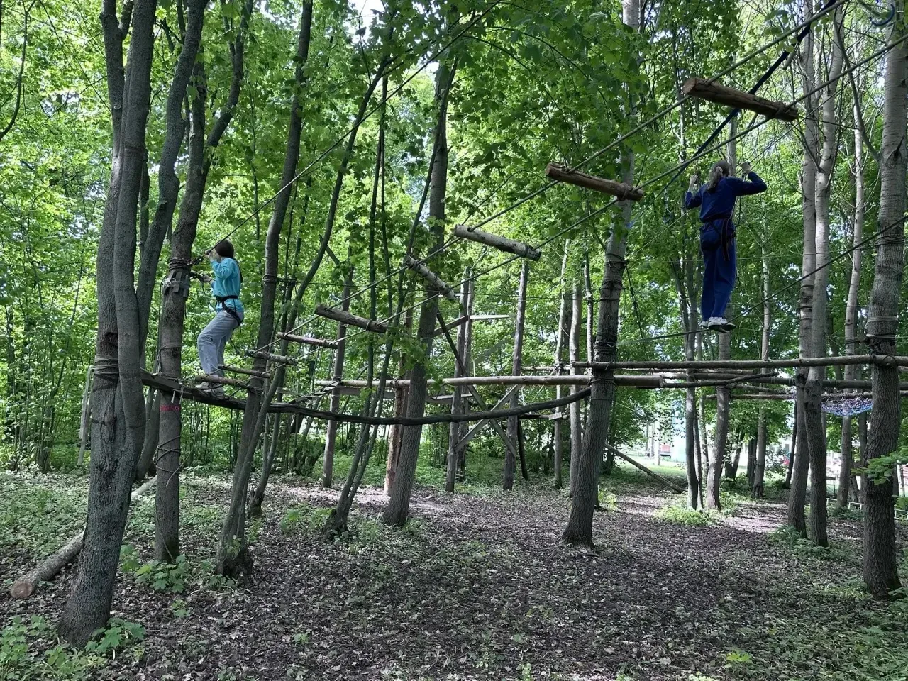 ☀️🌿 Учащиеся 8 «Е» класса не теряют время даром и уже сейчас стараются насладиться всеми прелестями 