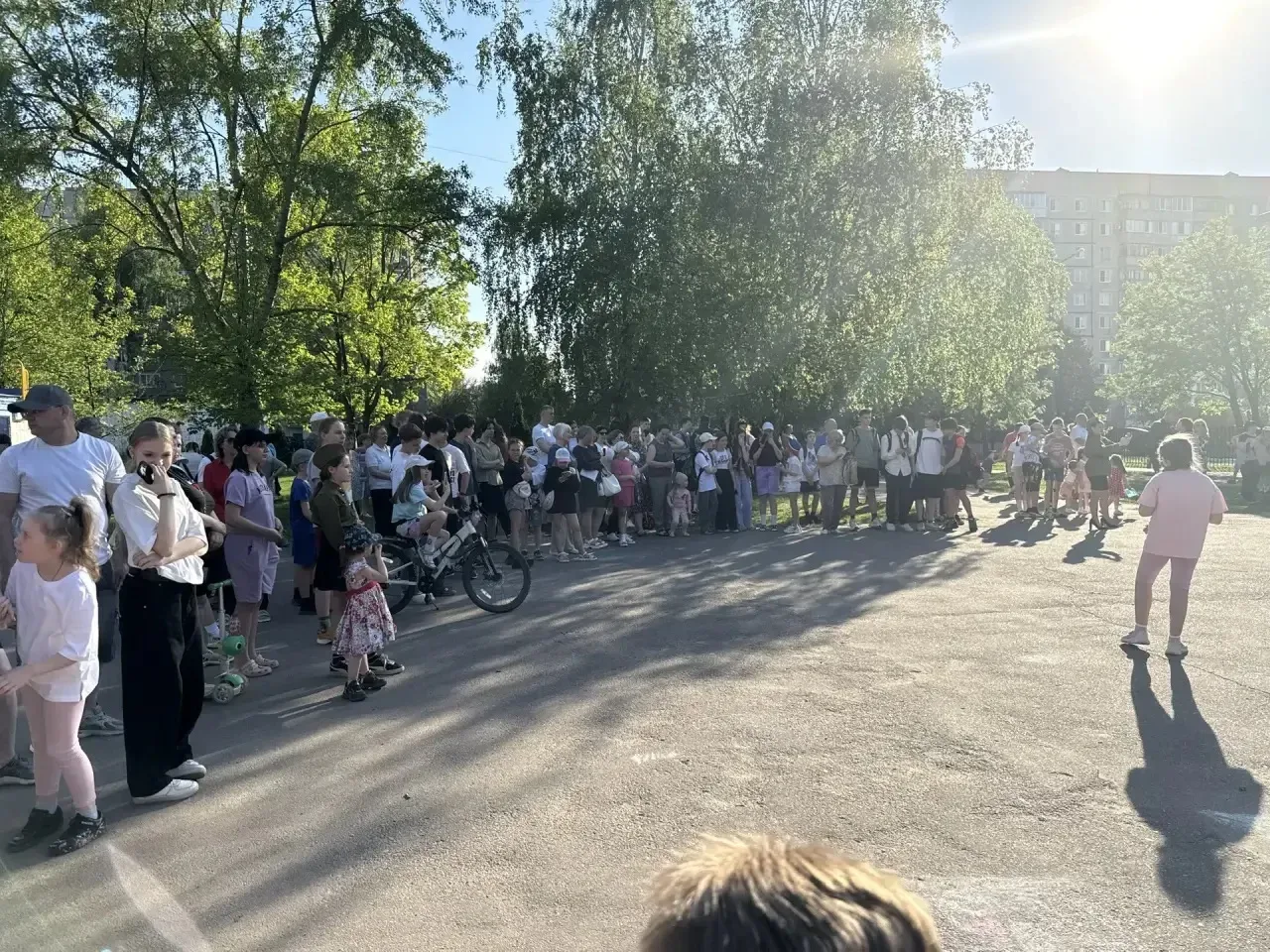 🎶🇷🇺 Сегодня в сквере «Школьный» состоялся городской концерт «Великая Победа», посвященный празднован