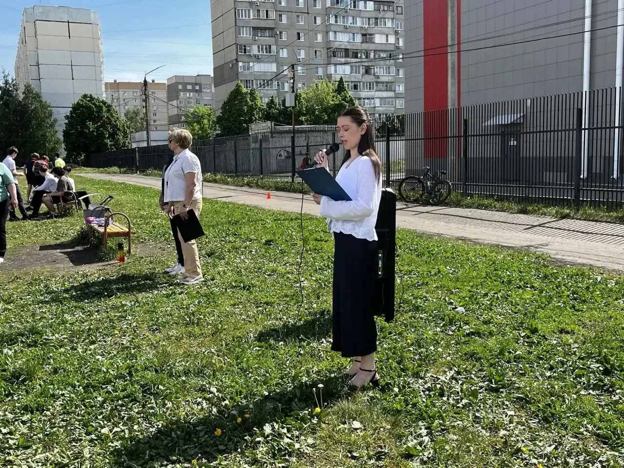 🎉🌈 Сегодня на стадионе школы прошли веселые старты для учащихся 5–8 классов «Разноцветные галстуки д