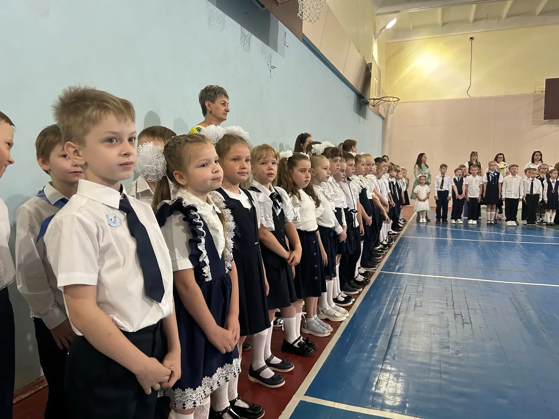 🎉 Сегодня в нашей школе прошла торжественная линейка для 1-х классов, посвящённая завершению учебног