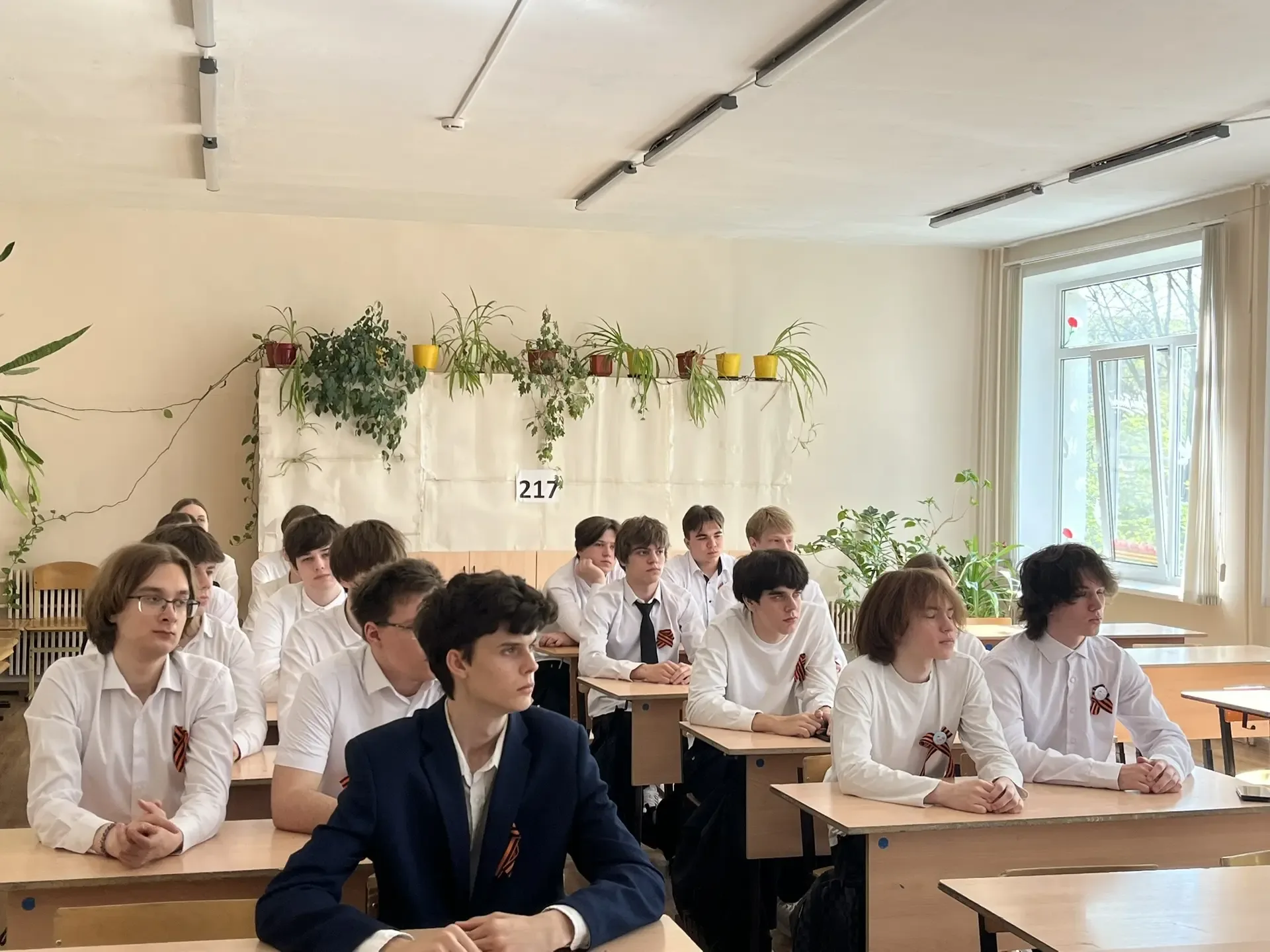 🇷🇺 Сегодня на занятии «Разговоры о важном» говорили на особенную и трогательную тему — «Песни о войн