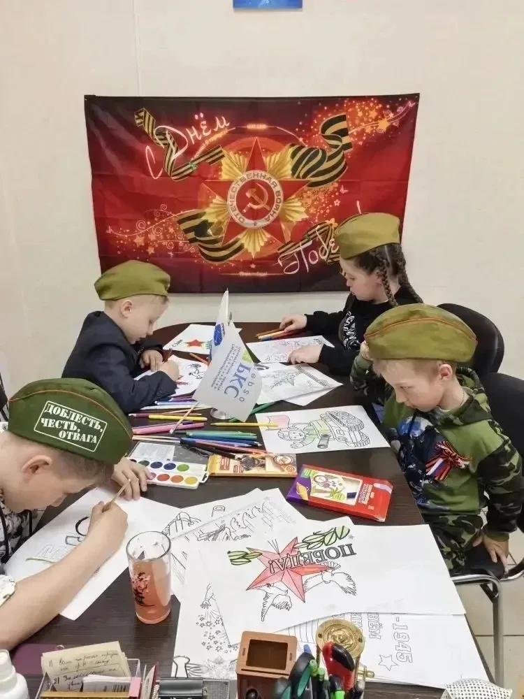 🎨 Дети рисуют Победу🕊️                                                               Пока родители о