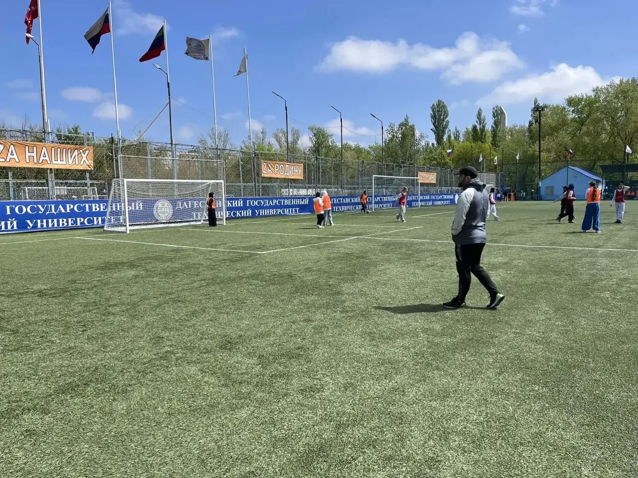 ⚽️ Проект «Футбол в школе»: первые шаги — и сразу на пьедестал!  Юные футболистки МБОУ СОШ № 58 увер