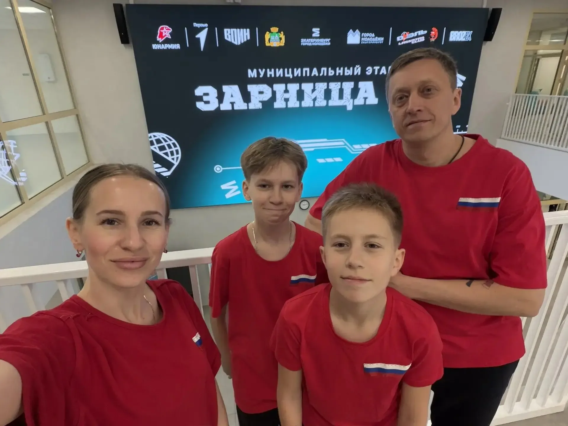 29 апреля школа № 133 стала площадкой для «Семейной зарницы»: 8 ярких семейных команд сразились за п