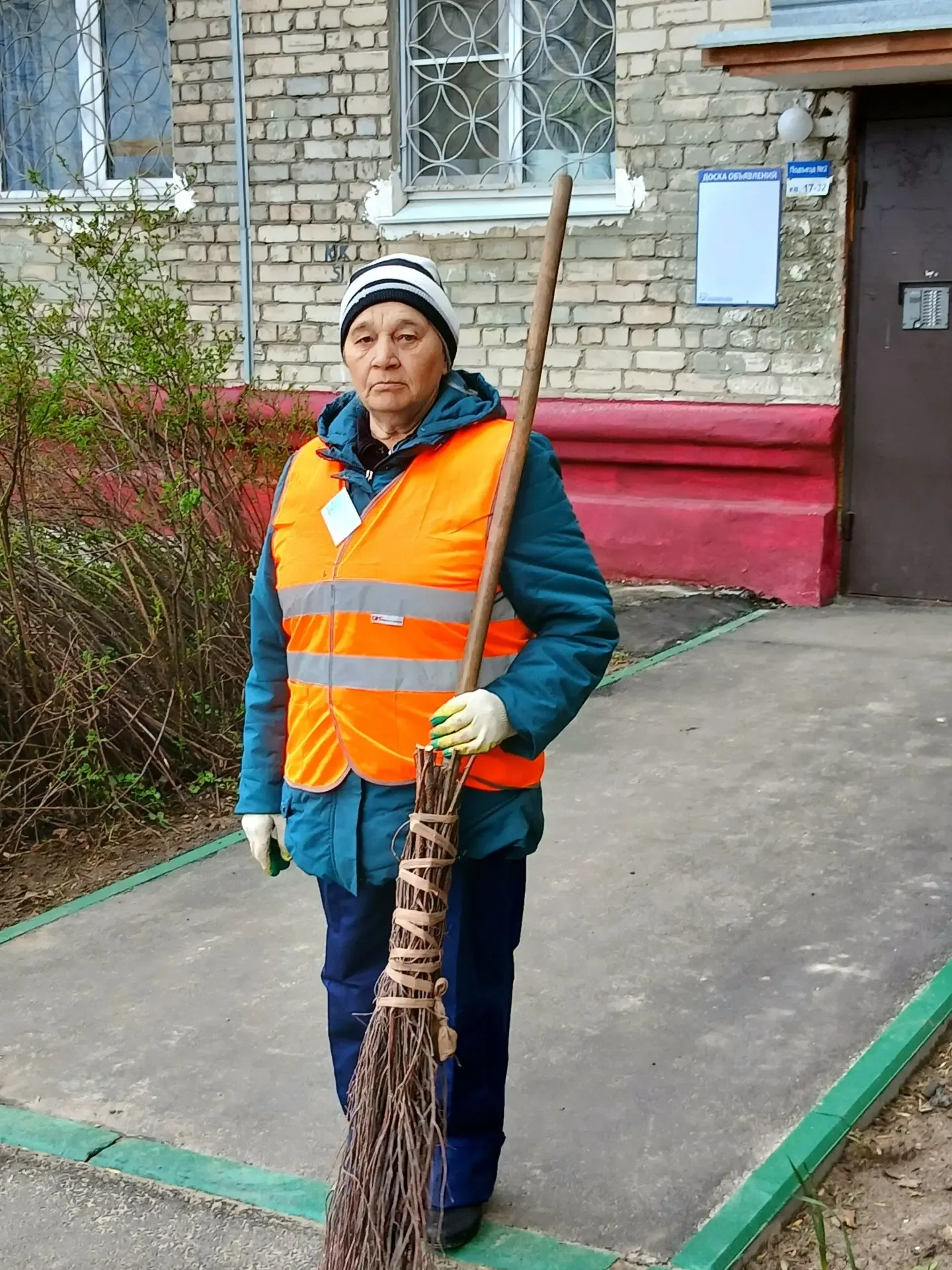Выбрали лучшего дворника Нижнего Новгорода по итогам весенней уборки. Конкурсная комиссия посетила в