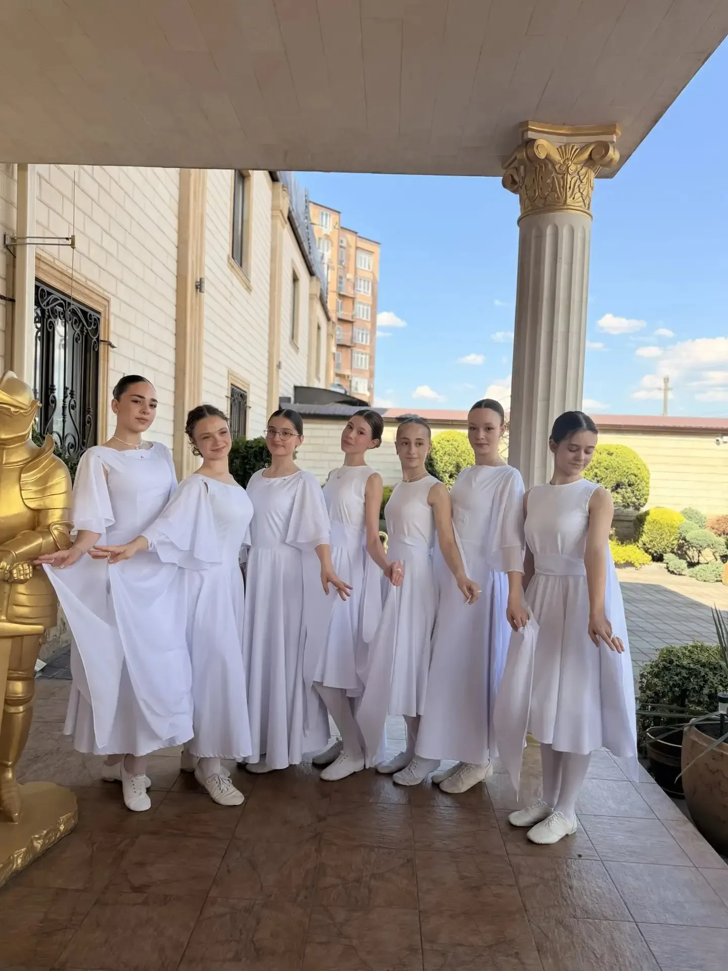 🌟🎉 У нас замечательная новость! Ученица 9 А класса, Атемова Амина, приняла участие в кадетском бале!