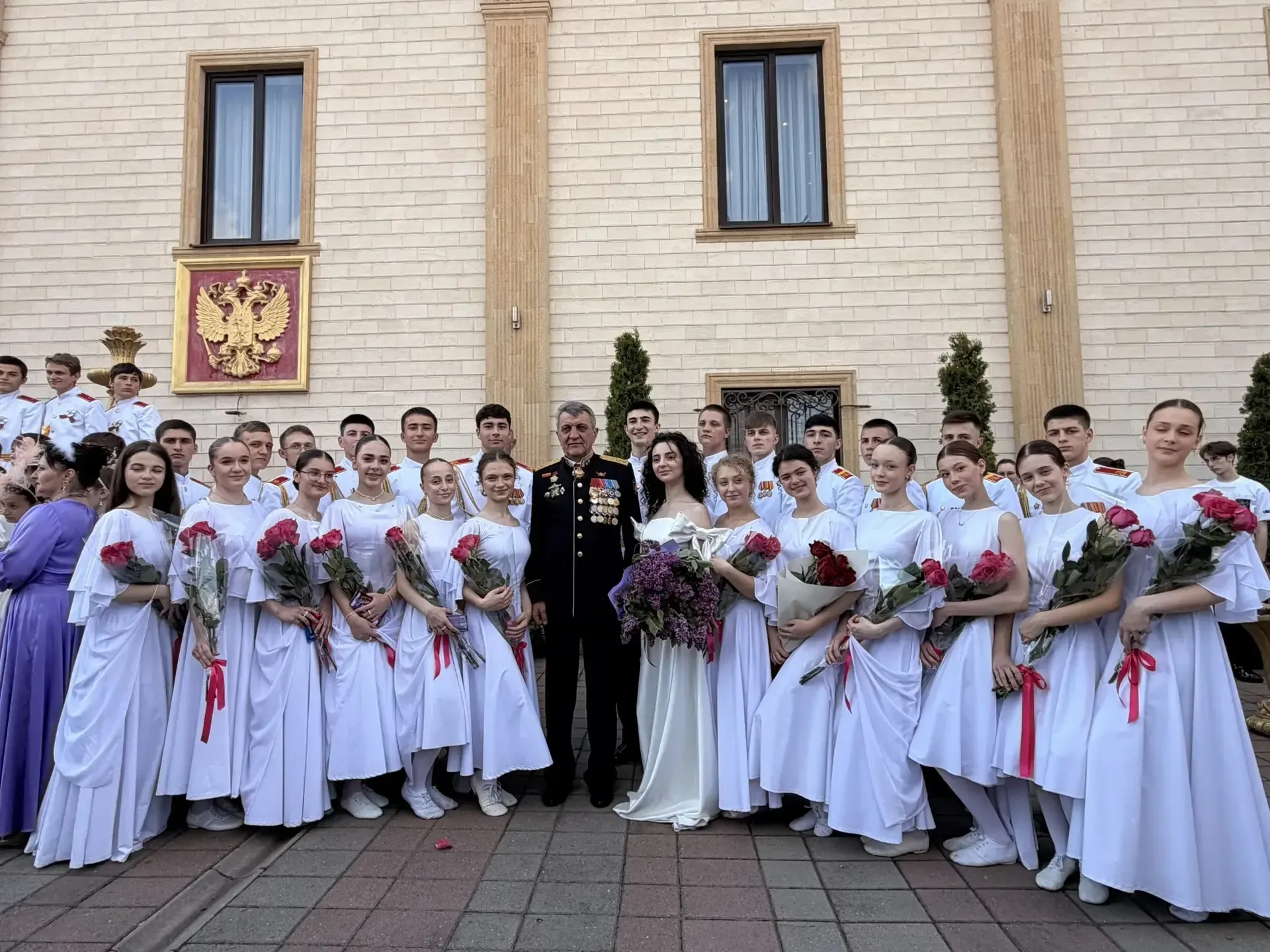 🌟🎉 У нас замечательная новость! Ученица 9 А класса, Атемова Амина, приняла участие в кадетском бале!