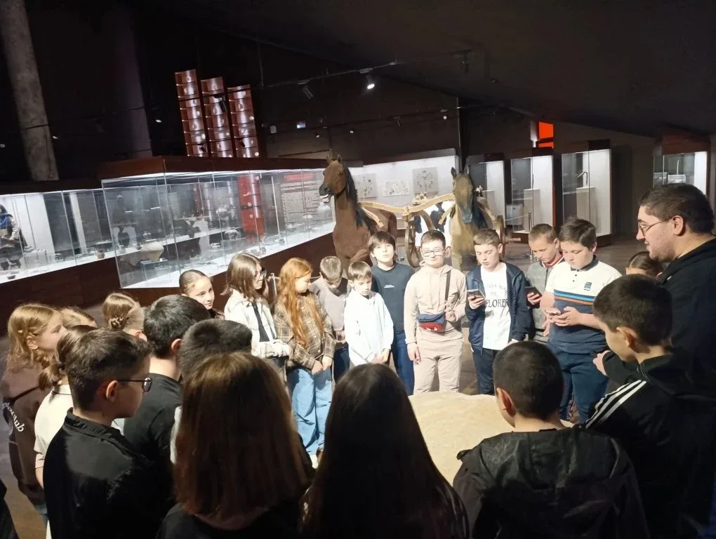 📚✨Учащиеся 5 А и 5 Б класса посетили Национальный музей РСО-АЛАНИЯ! Экскурсия стала настоящим путеше