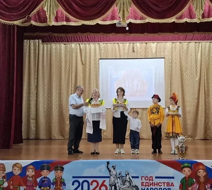 💫14 мая в МБОУ СОШ №46 им. И.М. Дзусова прошла празднично-игровая программа «Любовь и верность - зал