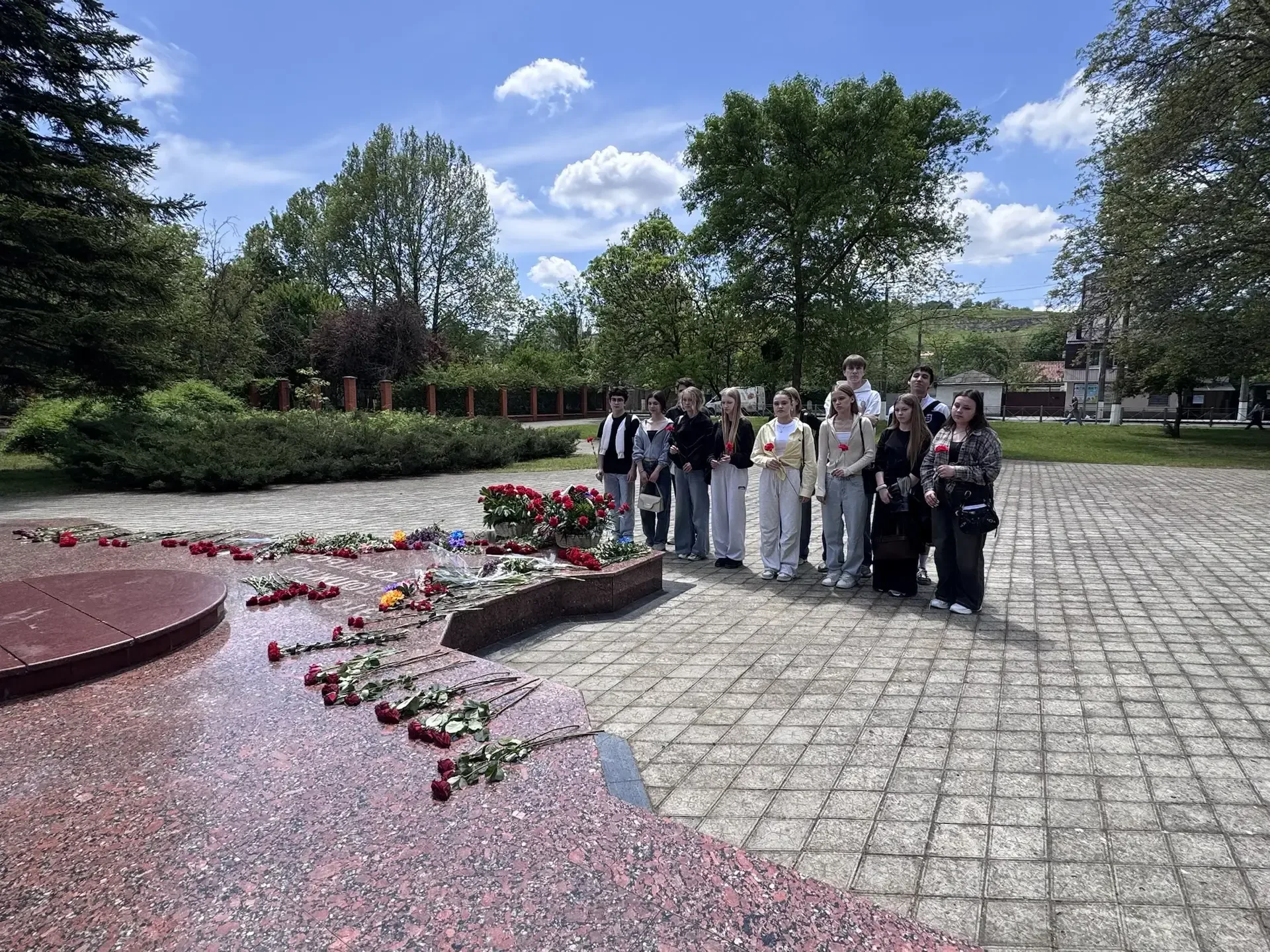 🕊 В память о жертвах депортации народов Крыма  Сегодня студенты Романовского колледжа индустрии гост