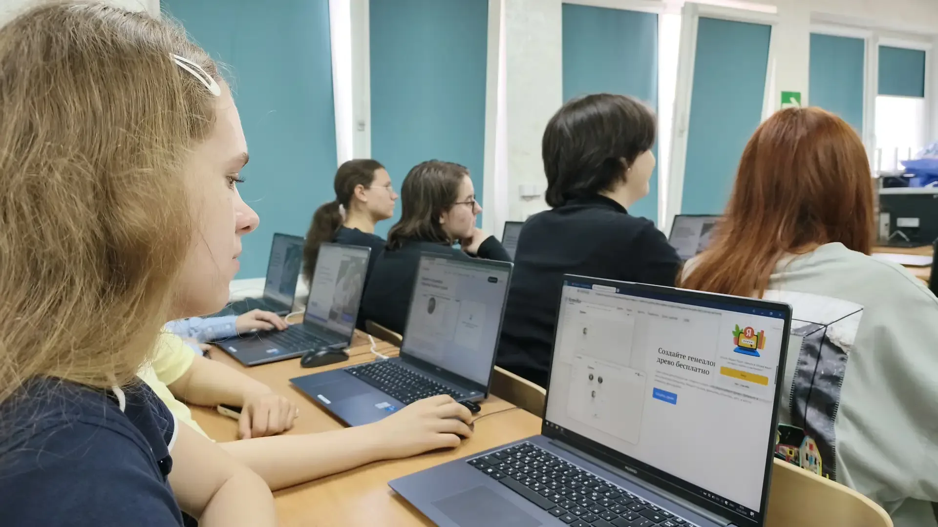 ✨ В эти светлые дни, когда особенно остро чувствуется связь поколений и ценность семьи, группы 2.77 