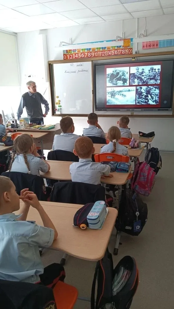 🇷🇺 Музейный урок в 1 «К» классе  12 мая в рамках музейного урока, который провёл руководитель школьн