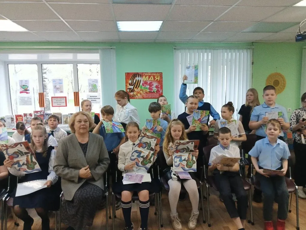 13 мая в  библиотеке «Капельки Солнца» прошла тёплая и вдохновляющая встреча  3 «з» класса с редакто