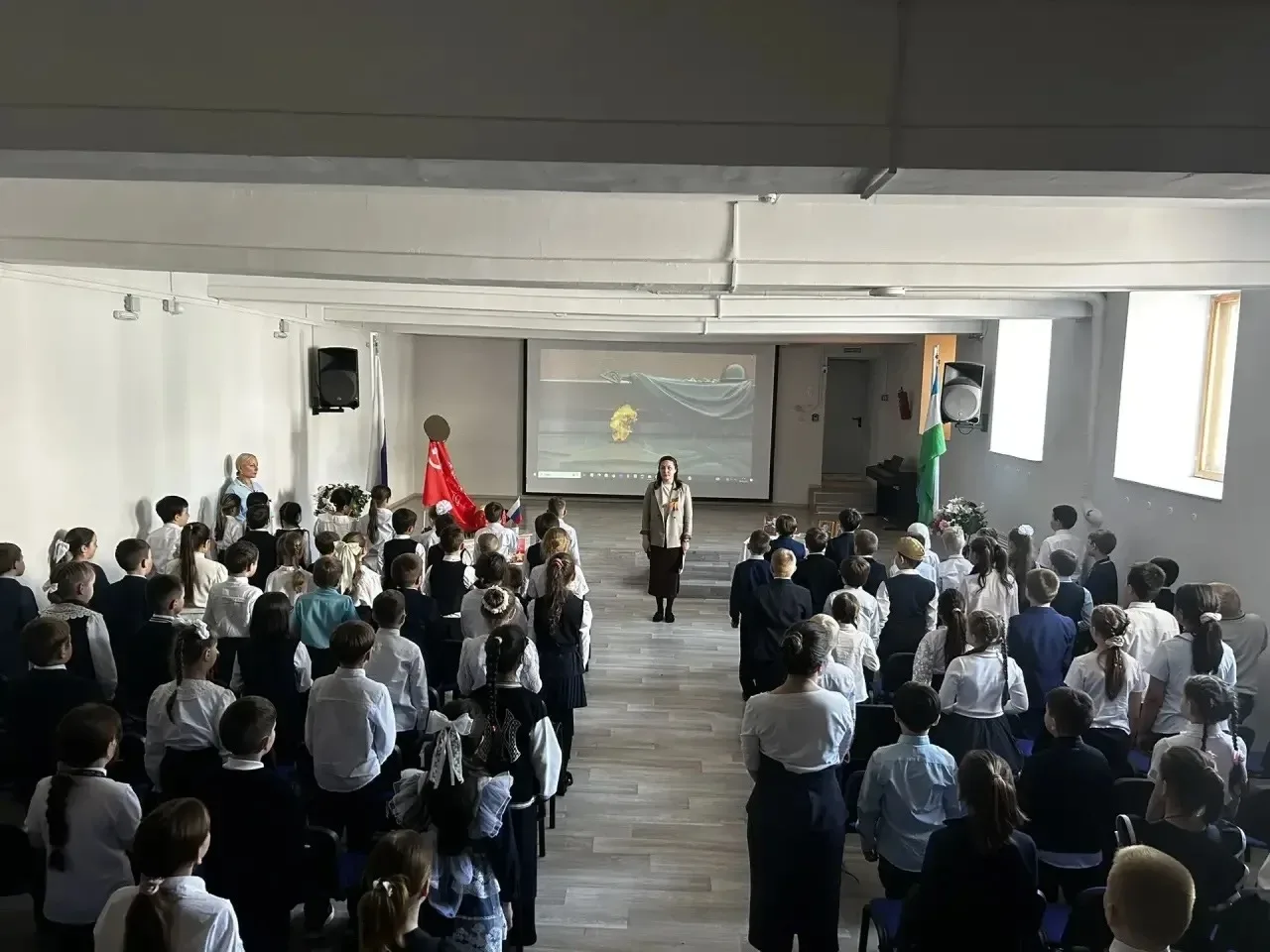 🕊️ В школе № 103 почтили память героев Великой Отечественной войны! 🕯️В год 81‑й годовщины Великой П