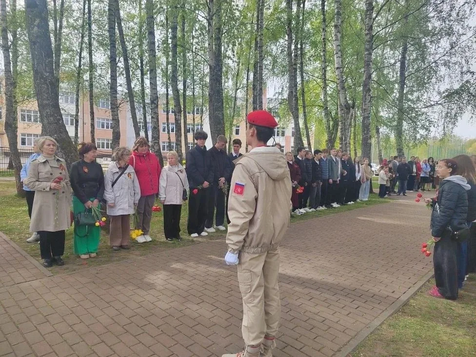 9 мая юнармейцы Полесской школы приняли участие в торжественном митинге, посвященном 81-й годовщине 