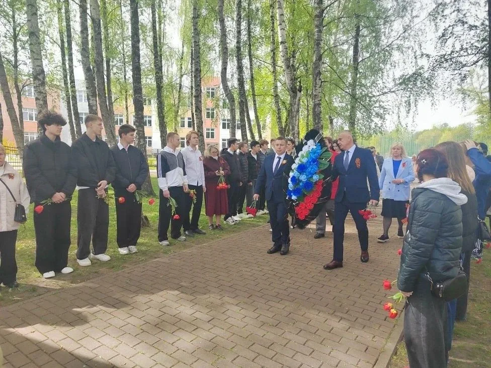 9 мая юнармейцы Полесской школы приняли участие в торжественном митинге, посвященном 81-й годовщине 