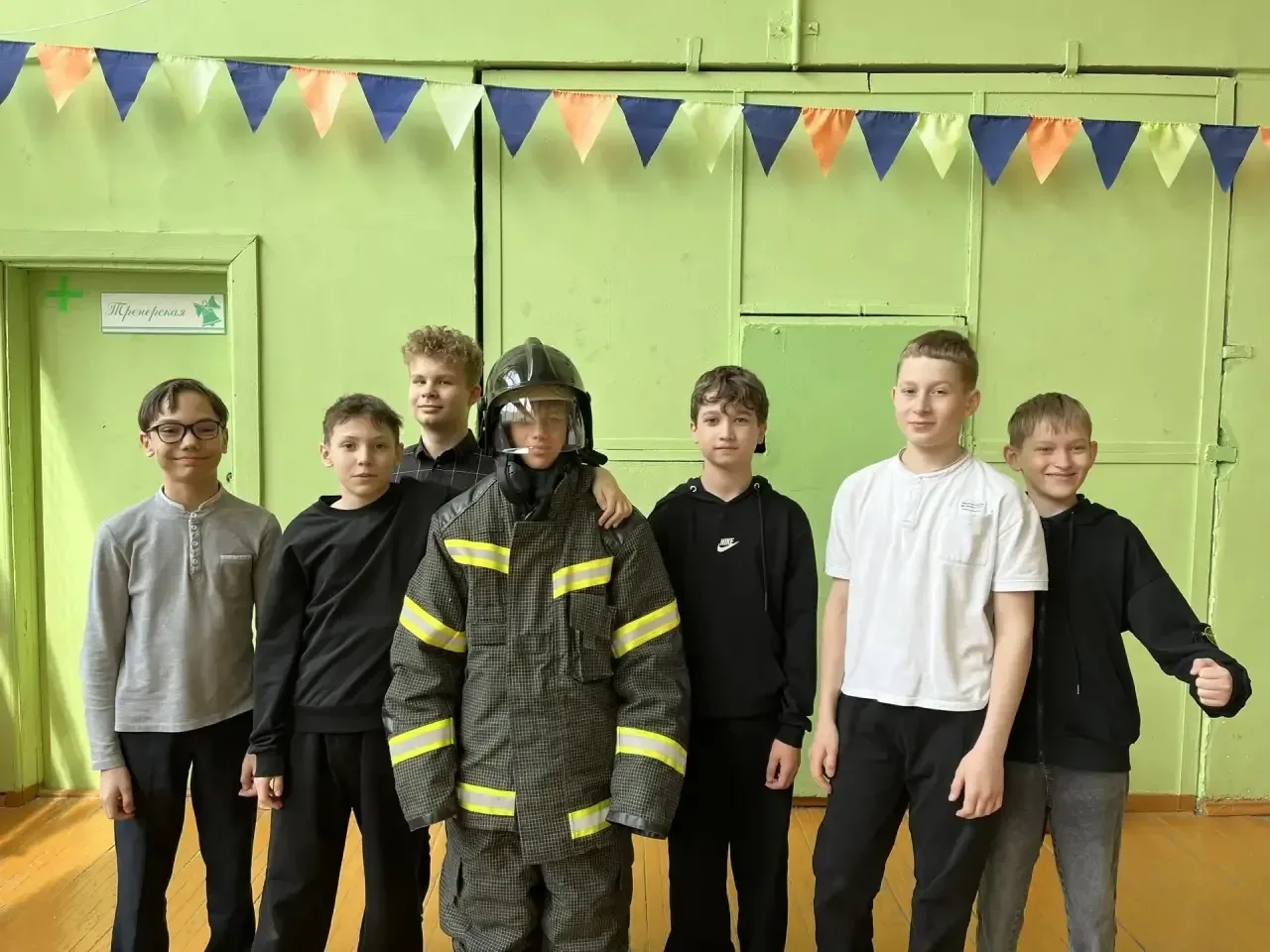Урок мужества и безопасности: встреча с пожарными СПСЧ 6 🔥🧯  Вчера, 30 апреля, сотрудники СПСЧ 6 ФГК