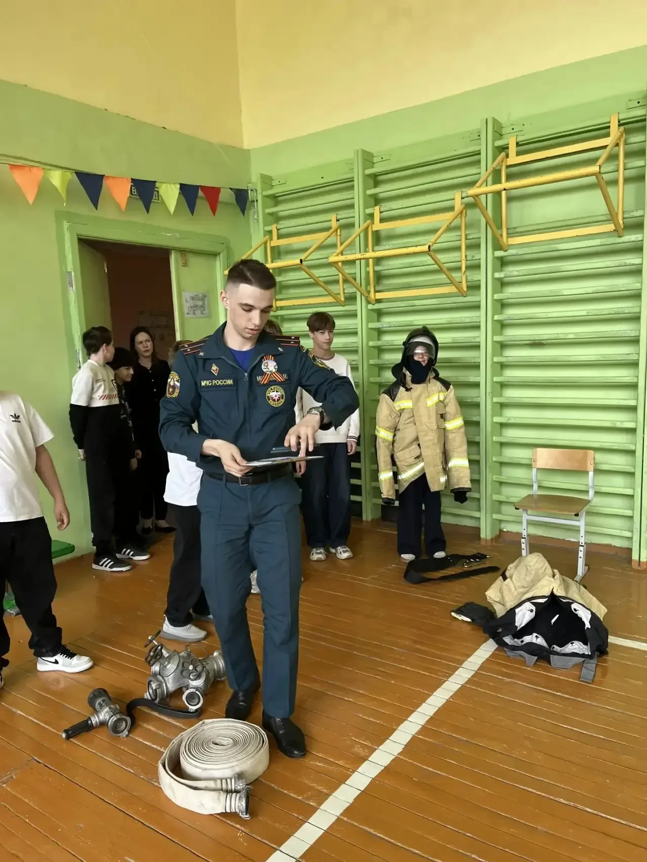 Урок мужества и безопасности: встреча с пожарными СПСЧ 6 🔥🧯  Вчера, 30 апреля, сотрудники СПСЧ 6 ФГК