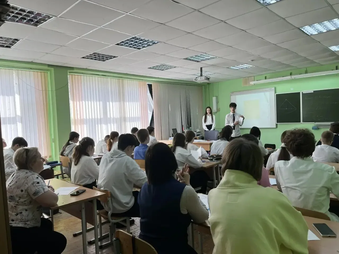 Учащиеся  8 «М» класса под руководством учителя математики С.С. Язвенко провели открытый урок по тем