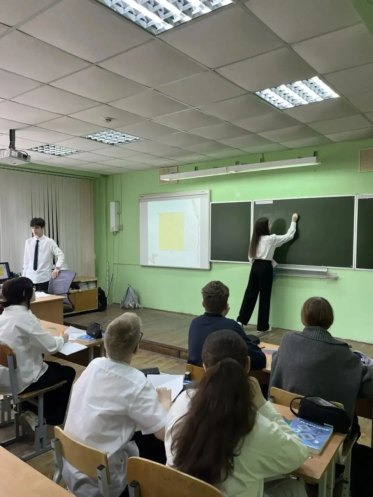 Учащиеся  8 «М» класса под руководством учителя математики С.С. Язвенко провели открытый урок по тем