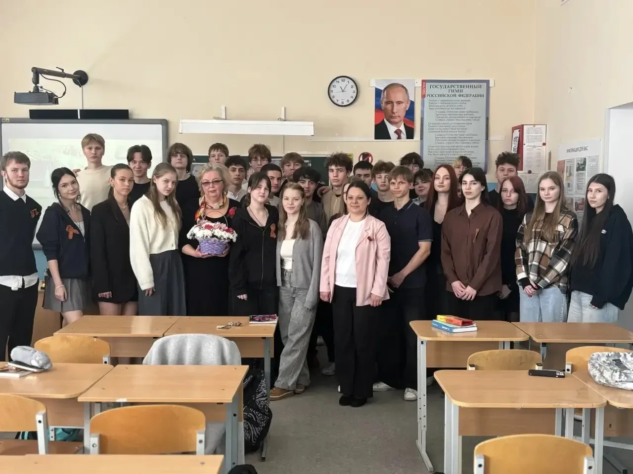 Эстафета памяти: живая история войны 🙏  8 мая ученики 10 Г и 11 Б классов встретились с Ириной Михай