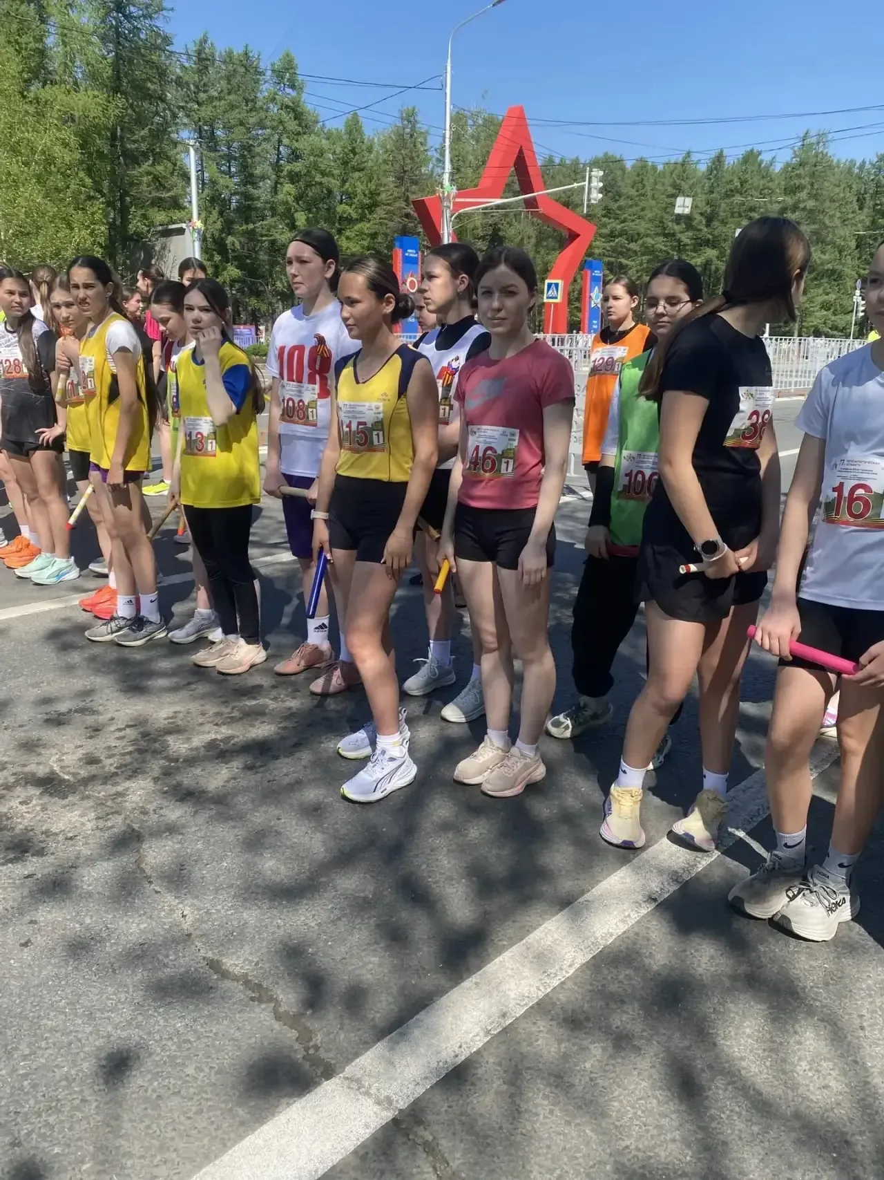 🥇 Наши бегуны — в десятке лучших!  Сегодня команда нашей школы с честью представила нас на 77-й легк