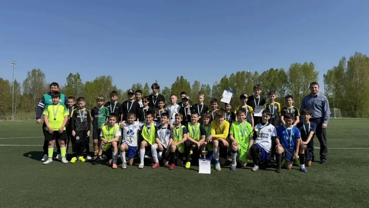 🥈Футбольная команда лицея заняла почётное 2 место в районных соревнованиях «Кожаный мяч» среди игрок