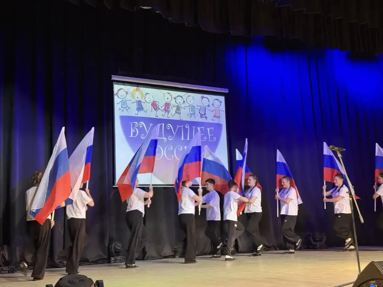 🎈 Будущее России — в наших руках! 🇷🇺 19 мая, в День пионерии, обучающиеся нашей школы приняли участи