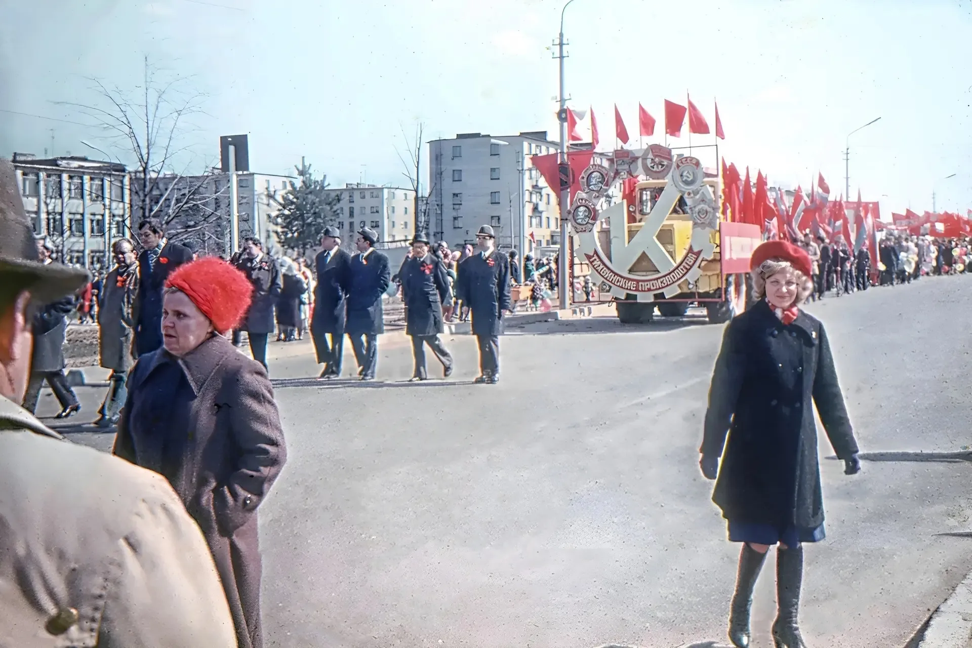 С Первомаем, тихвинцы ❤️