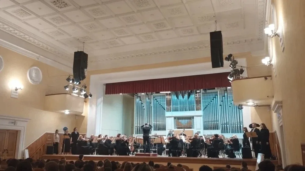 29.04 ученики 10-3 и 11-3 классов ЦО-72 тоже посетили Ярославскую филармонию, где не только соприкос