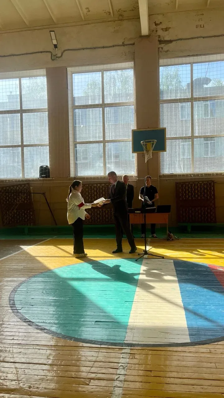 🇷🇺Сегодня традиционно в нашем Центре образования - школа №39  прошла линейка для учащихся в рамках п