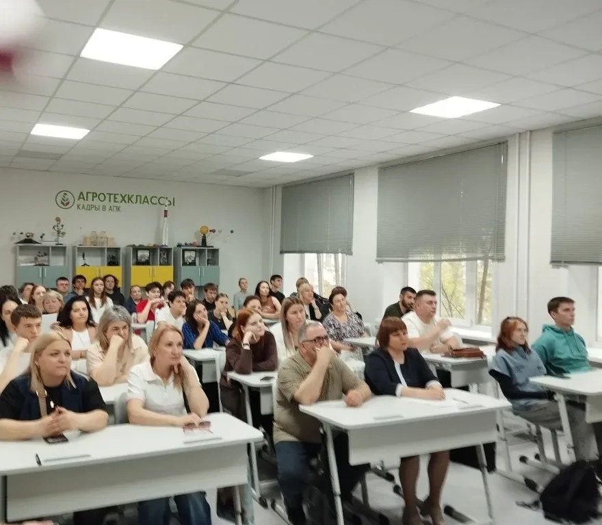 🌾 Итоговое собрание в агротехнологическом классе: год, полный открытий!  Сегодня в нашей школе состо