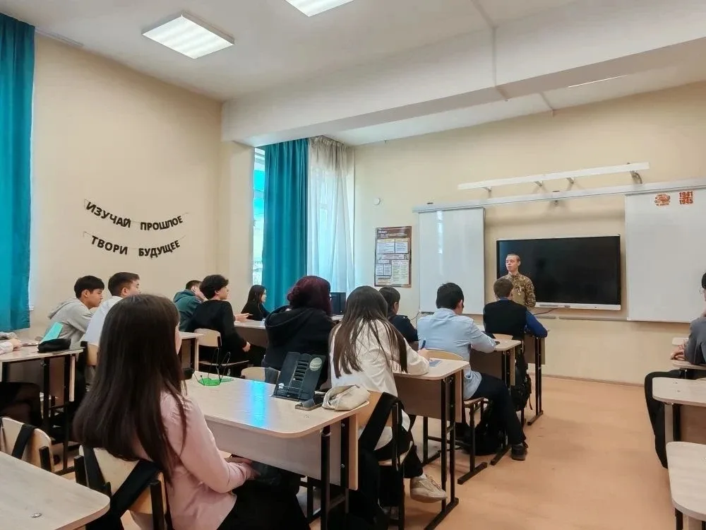 19,20 мая  в нашей школе прошли «Уроки Мужества» с выпускником нашей школы, участником специальной в